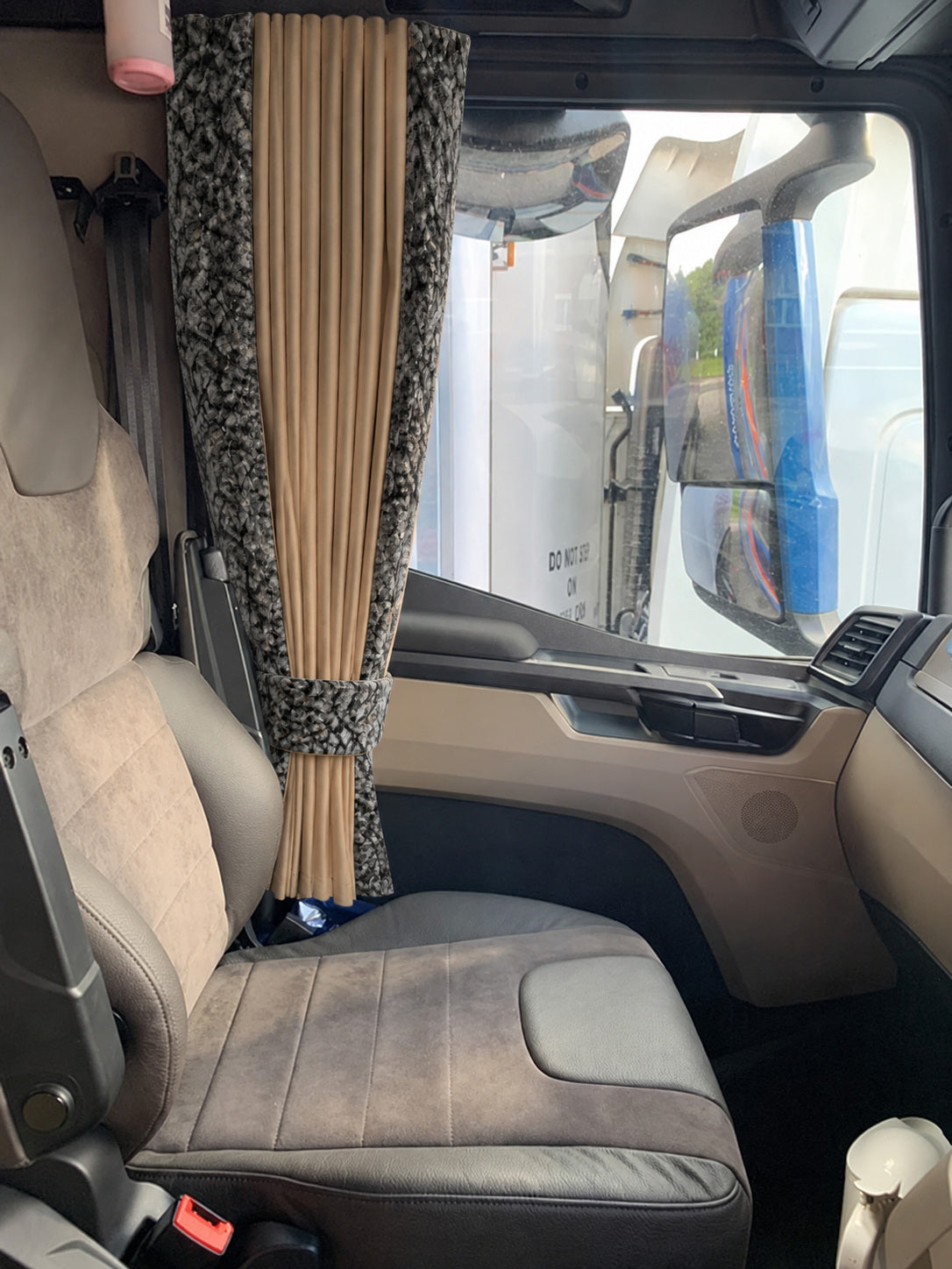 BoutiqueduRoutier™ | Rideaux de camion en peluche danoise grise - beige