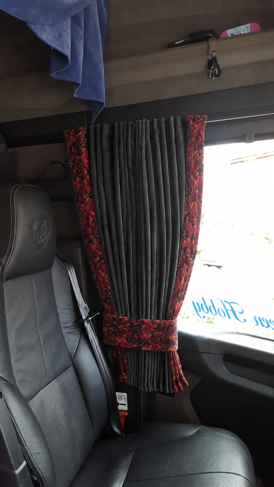 BoutiqueduRoutier™ | Jeu de rideaux de camion en peluche danoise rouge