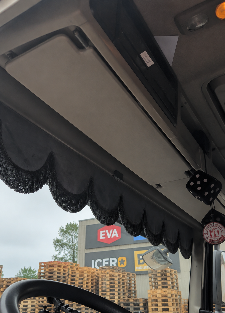 BoutiqueduRoutier™ | Rideau de pare-brise pour camion aspect daim noir